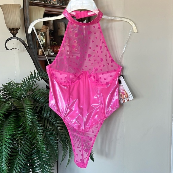 Brand New Flocked Heart Stretch Mesh & Stretch
Vinyl Halter Teddy Pink Peony - Picture 3 of 16